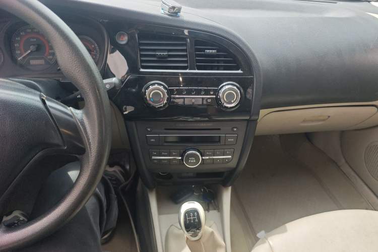 Used Soueast V3 Lingyue 2012 1.5L Manual Happiness Edition