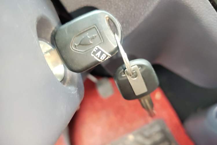 Used Jinbei Hiace X30 2023 1.5L Super-Comfortable Passenger Van 5/6/7-Seater Non-Air-Conditioned Version Model SWC15M