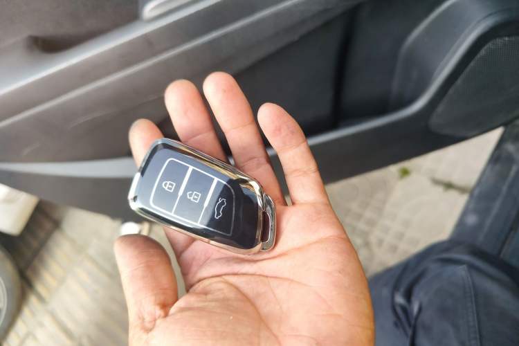 Used Dongfeng Aeolus AX7 2016 2.0L Automatic Zhiyi Trim
