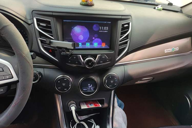 Used BYD Song New Energy 2017 Song DM 1.5TID All-Wheel Drive Luxury Model Audio And AC Panel