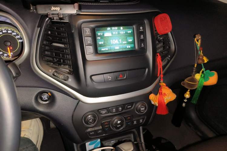 Used Jeep Cherokee 2016 2.4L Leading Edition
