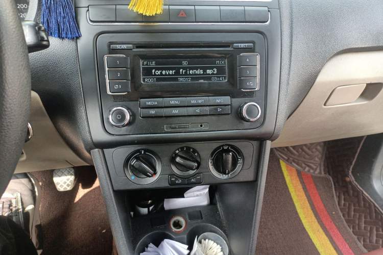 Used Volkswagen Polo 2011 1.4L Manual ZhiShang Edition
