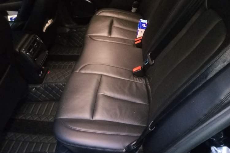 Used Lincoln Continental 2017 3.0T Four-Wheel Drive Prestige Edition Left Rear Seat