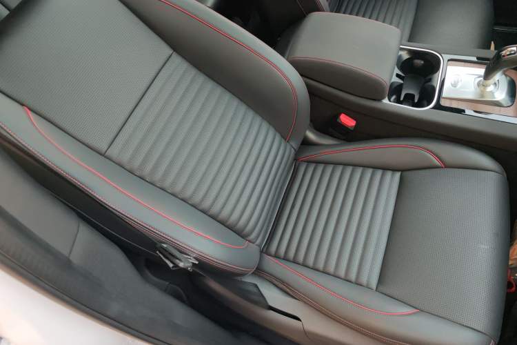 Used Land Rover Discovery Sport New Energy 2021 P300e Performance Tech Edition