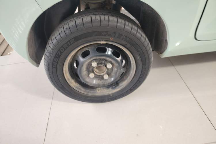 Used Wuling Hongguang MINIEV 2021 Macaron Fashion Edition Lithium-Ion Battery Right Rear Wheel Hub