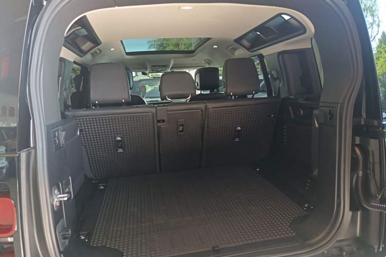 Used Land Rover Defender 2024 110 3.0T P400 X-DYNAMIC HSE Trunk