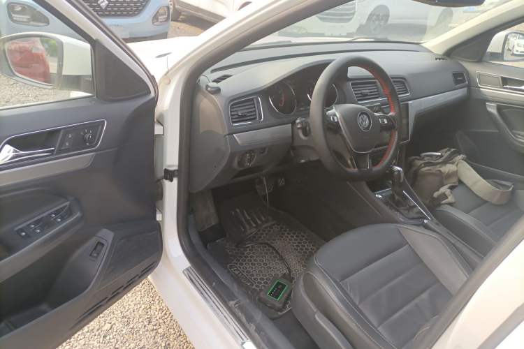 Used Volkswagen Lavida 2017 1.6L Automatic Comfort Edition
