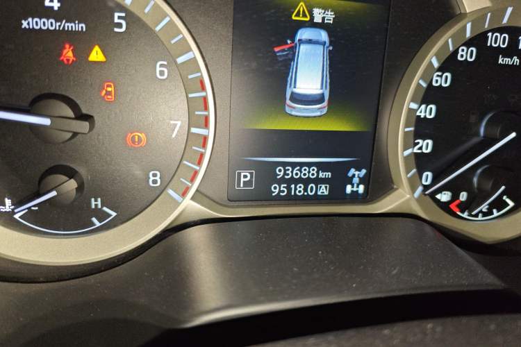 Used Nissan Terra 2018 2.5L Automatic 4x4 Luxury Edition Odometer Close Up