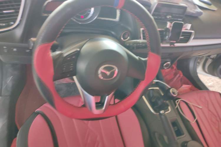 Used Mazda 3 Axela 2014 Hatchback 1.5L Manual Comfort Model