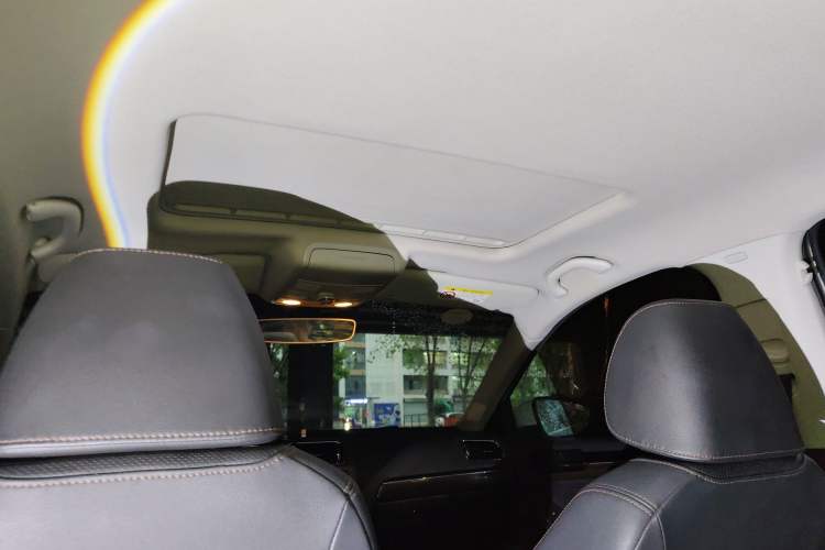 Used Volkswagen Sagitar 2017 230TSI Manual Luxury Model Headliner