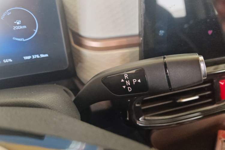 Used SOL E10X 2021 302 km Range Fashion Edition 31.4 kWh