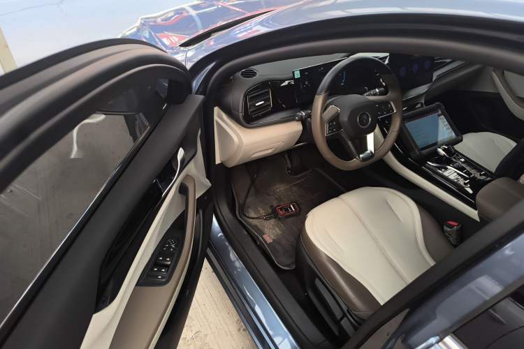 Used BYD Qin PLUS 2024 HONOR Edition DM-i 55KM Leading Model
