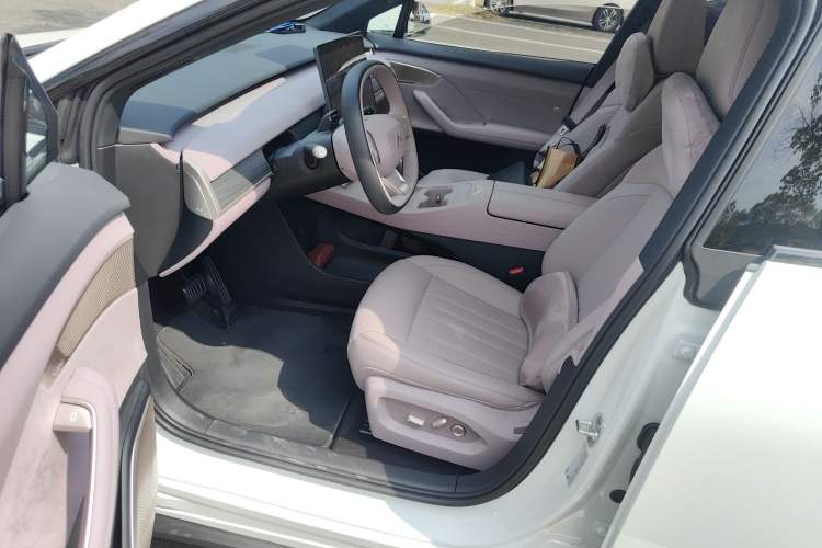 Used ONVO L60 2025 Model—60 kWh Rear-Wheel-Drive Version