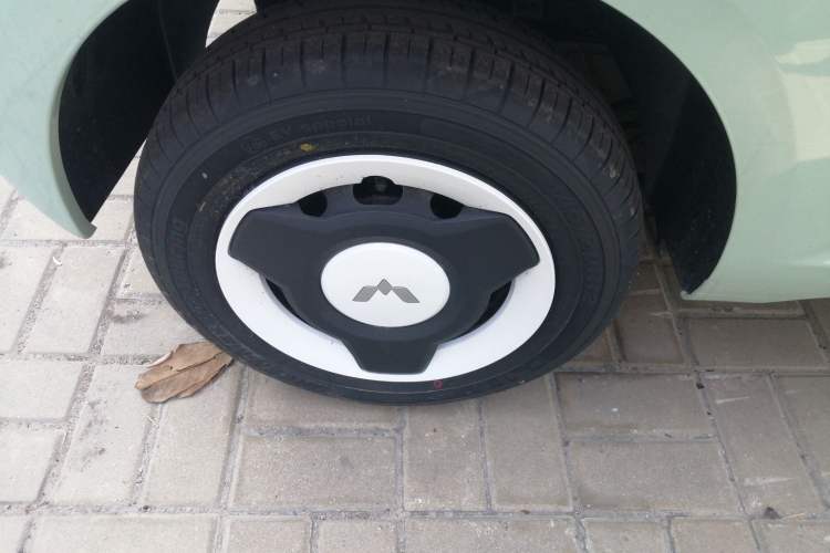 Used Wuling Hongguang MINIEV 2024 3rd Generation 215km Youth Edition Right Rear Wheel Hub