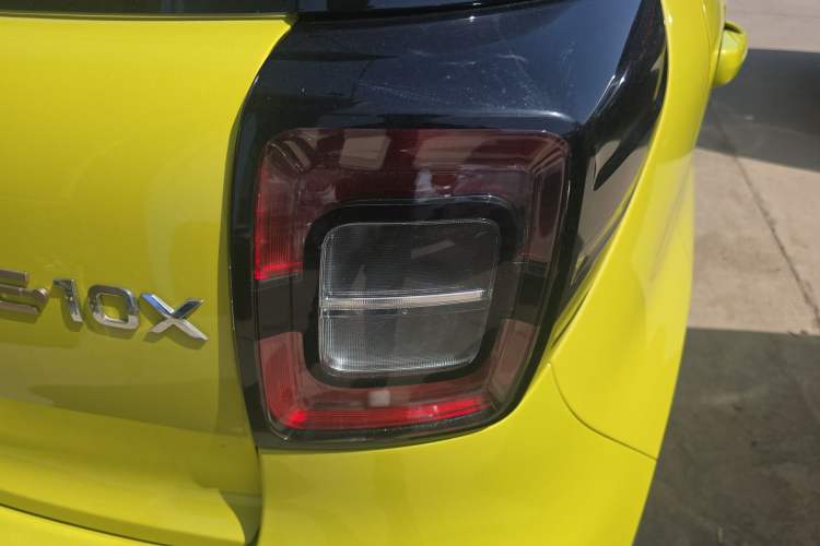 Used SOL E10X 2021 302 km Range Fashion Edition 31.4 kWh