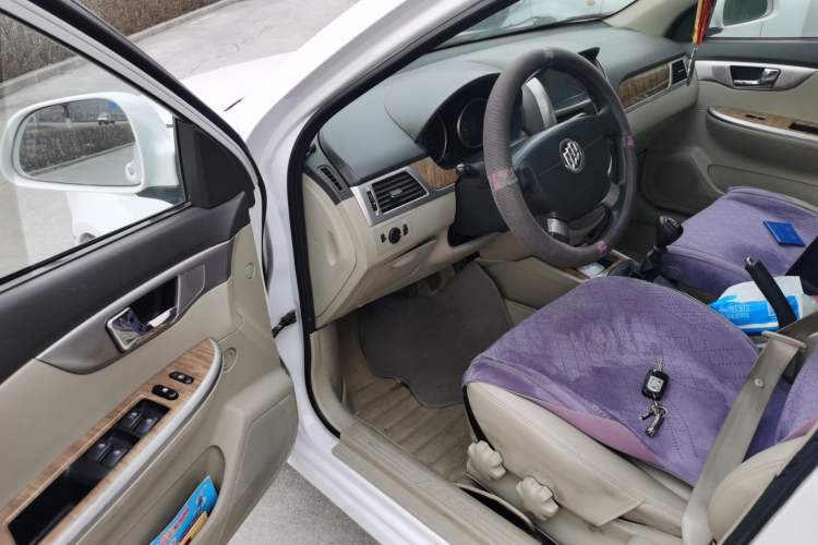 Used Buick Excelle 2015 1.5L Manual Classic Trim
