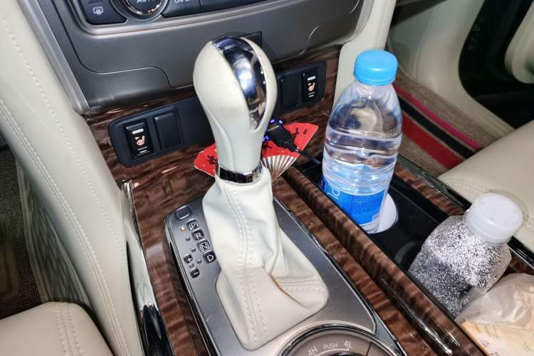 Used Nissan Patrol 2018 4.0L Automatic 7-Seater Middle East Version Gear Lever