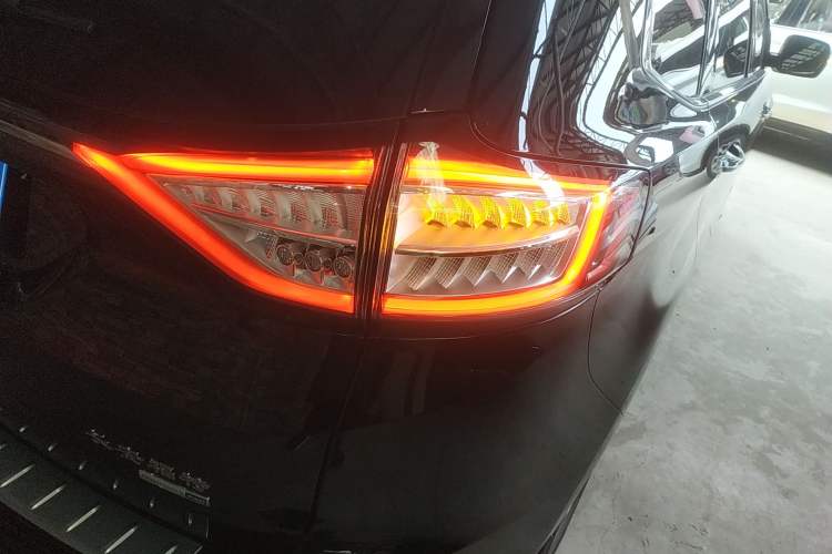 Used Ford Edge 2018 EcoBoost 245 Four-Wheel Drive Titanium 7-Seater Exterior 3