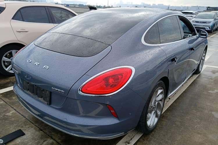 Used ORA Lightning Cat 2022 555 km Luxury Edition Rear Right 45 Deg