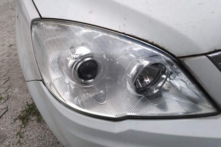 Used Haval H6 2016 Upgraded Model 1.5T Manual Two-Wheel Drive Elite Version Right Front Headlight