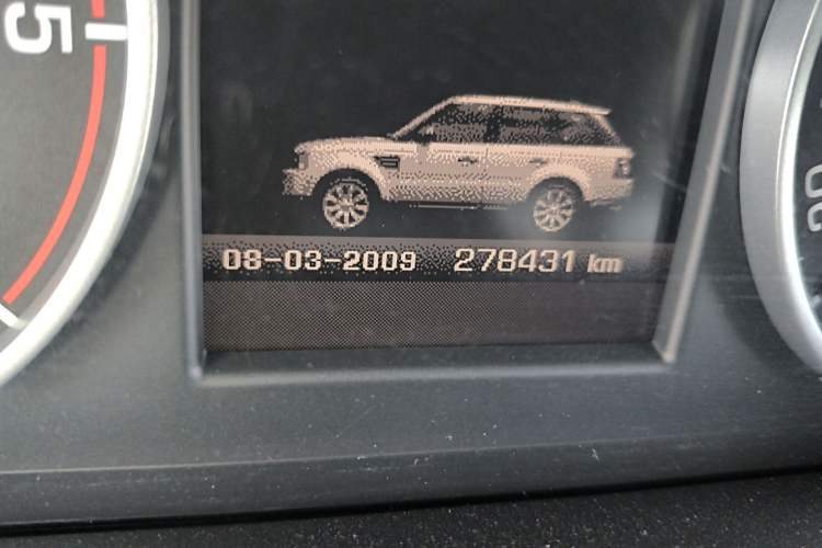 Used Land Rover Range Sport 2011 3.0 TDV6 Diesel Version Odometer Close Up