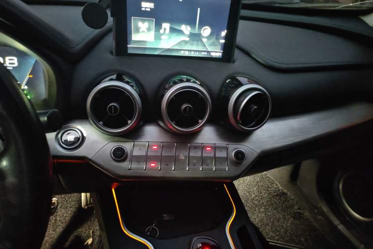 Used Wey VV7 2019 Upgraded Model 2.0T Flagship Version China VI Audio And AC Panel