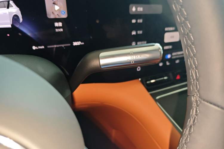 Used Hima AITO M8 2025 Extended-Range Ultra Version 53.4 kWh 5-Seater Edition Gear Lever