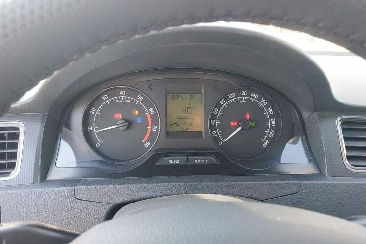 Used Skoda Rapid 2015 1.6L Automatic Smart Selection Model
