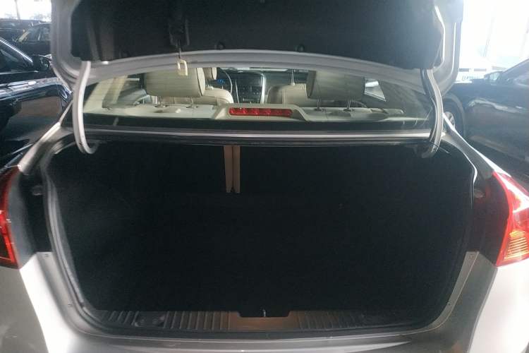 Used Buick Excelle 2015 1.5L Automatic Classic Model Trunk