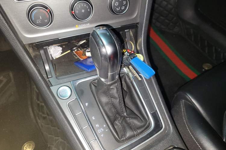 Used Volkswagen Golf 2016 230TSI Automatic Luxury Version
