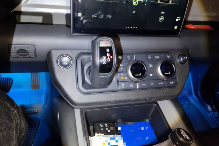 Used Land Rover Defender 2025 110 3.0T P400 X-Dynamic SE Gear Lever