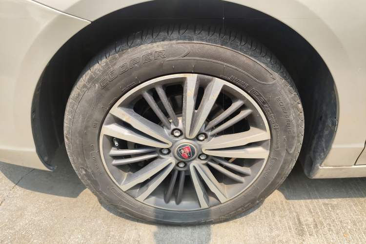 Used Roewe i5 2019 1.5L Automatic 4G Connected Langhao Edition Left Front Wheel Hub