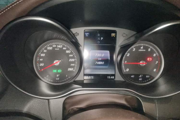 Used Mercedes-Benz GLC 2017 GLC 200 4MATIC Odometer Close Up