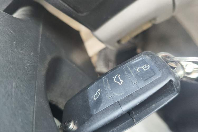 Used FORTHING Lingzhi 2013 V3 1.5L 7-Seater Standard Model II
