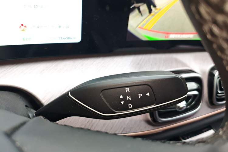 Used Chery Tiggo 9 C-DM 2025 1.5T 106KM Enjoy Edition 5 Seats Lithium-Ion Battery Gear Lever