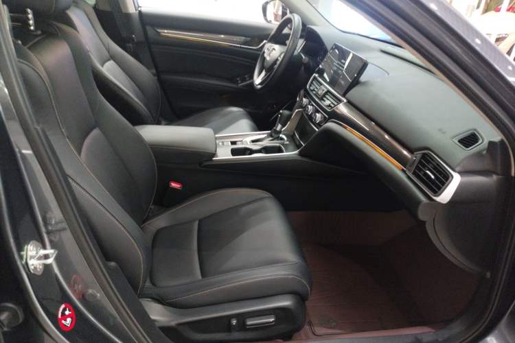 Used Honda Accord 2022 260TURBO Phantom Night · Prestige Edition Right Front Seat