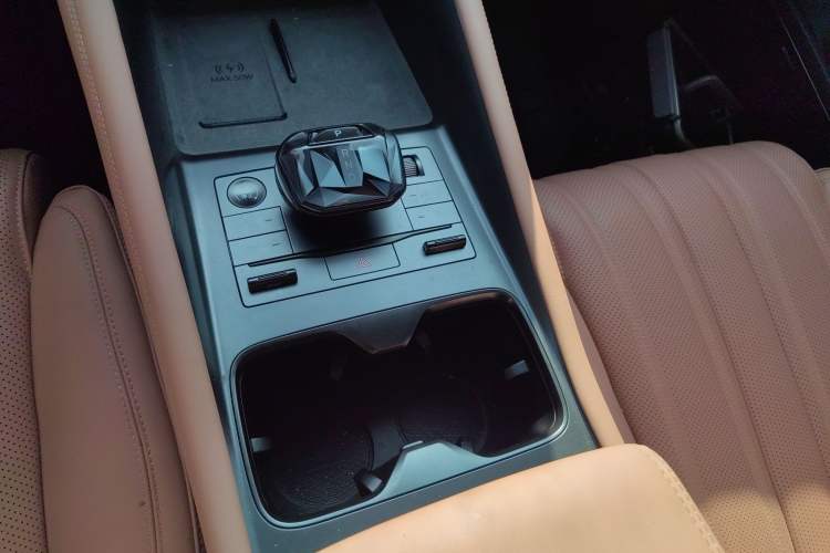 Used BYD Song L EV 2025 Intelligent Driving Version 662 km LiDAR Excellence Edition Gear Lever