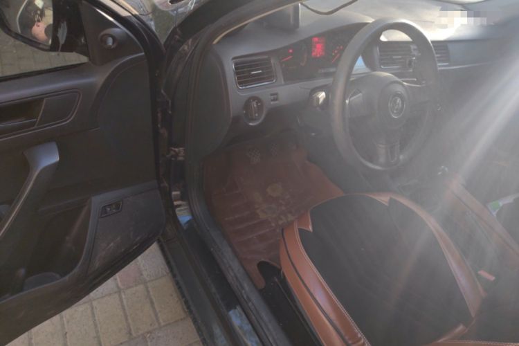 Used Volkswagen Santana 2015 1.6L Manual Fashion Edition Driver Seat