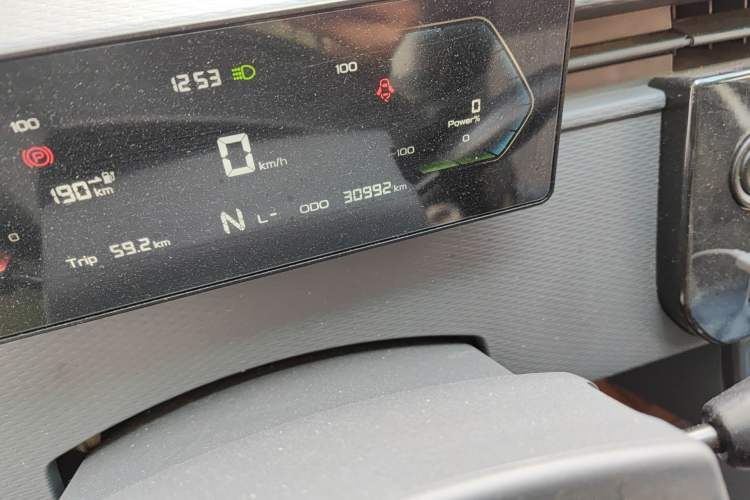 Used Farizon Xingxiang V 2023 V6E Guoxuan Hi-Tech 38.7 kWh Value Edition Odometer Close Up