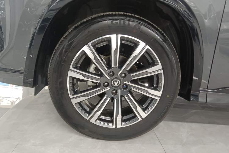 Used CHANGAN CS75 PLUS 2024 3rd Generation Champion Edition 1.5T Intelligent Drive Dynamic Model Left Front Wheel Hub