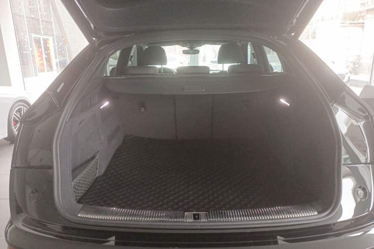 Used Audi Q5L Sportback 2021 40 TFSI Fashion Model Trunk