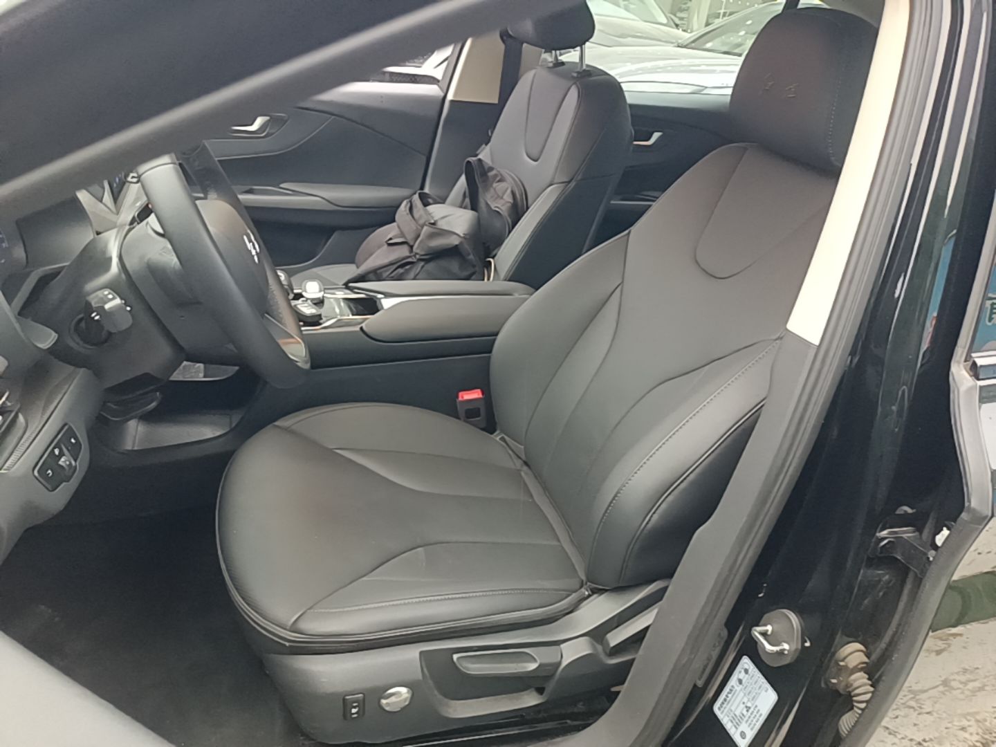 Hongqi E-QM5 2023 Base Travel Edition — снимка 17