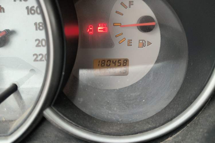 Used Nissan Livina 2010 JINRUI Edition 1.6L Manual Smart Model Odometer Close Up