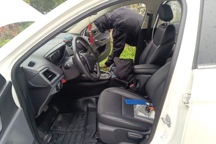 Used Ford Escort 2015 1.5L Automatic Fashion Model Left Front Seat