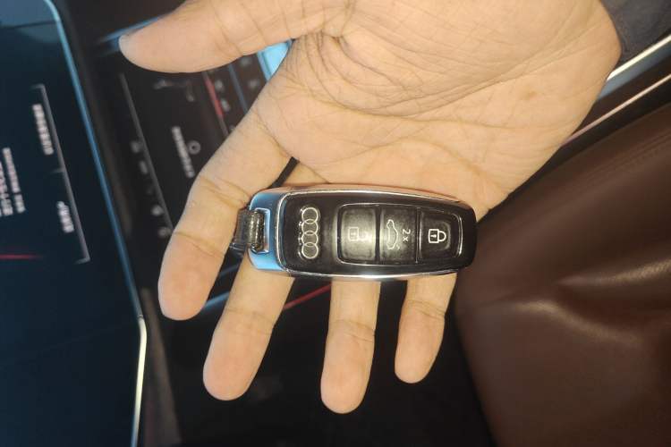 Used Audi Q7 2021 55 TFSI quattro S line Sport model
