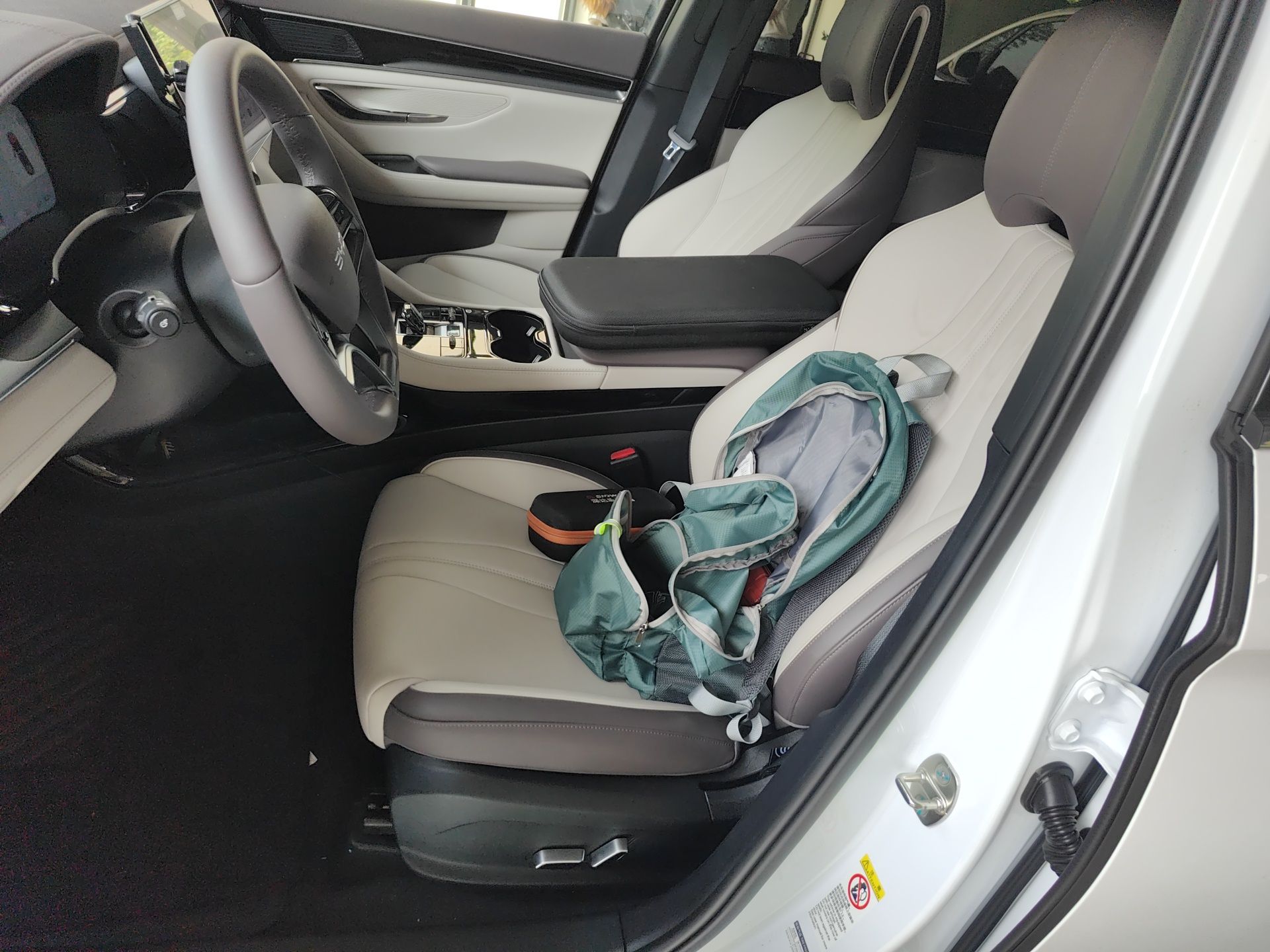 Переднее сиденье в автомобиле