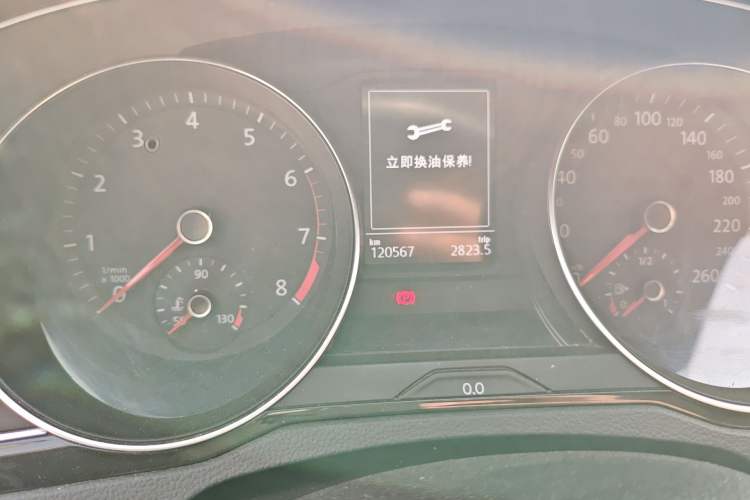 Used Volkswagen Magotan 2017 330TSI DSG Luxury Model Odometer Close Up