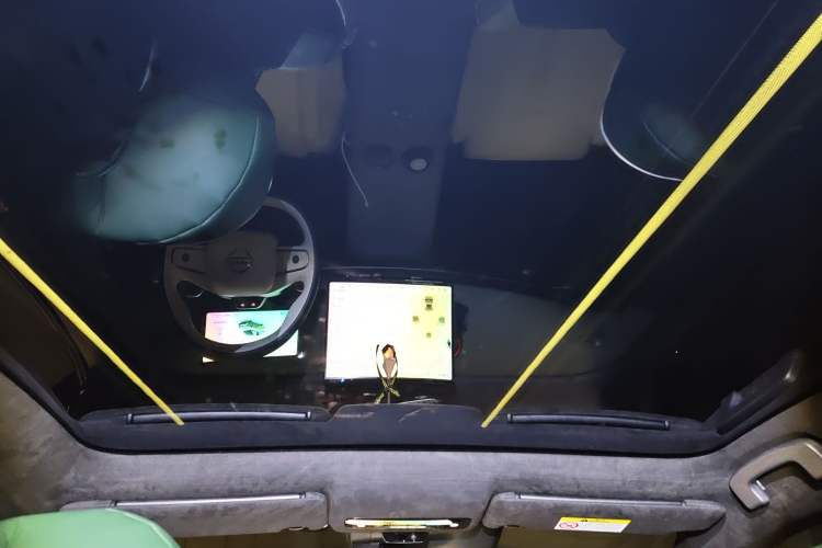 Used Nissan N7 2025 625 Max Headliner