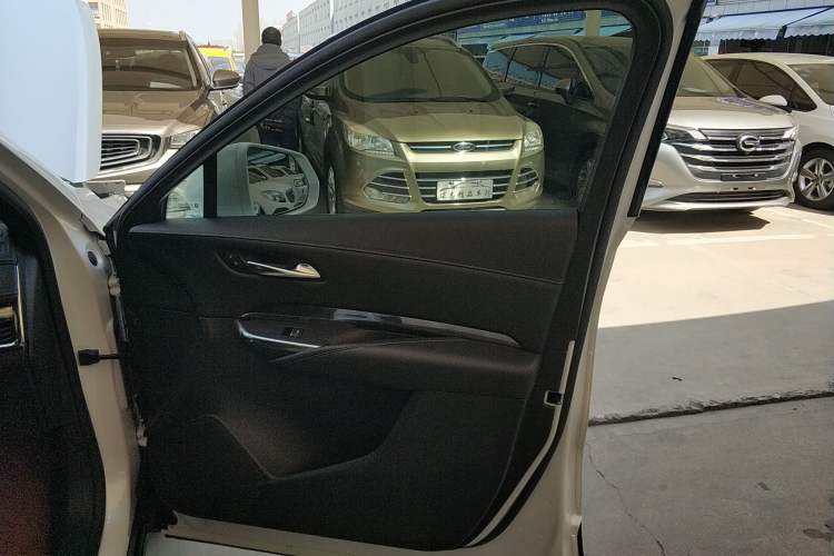 Used Cadillac XT4 2018 28T Two-Wheel Drive Tech Version