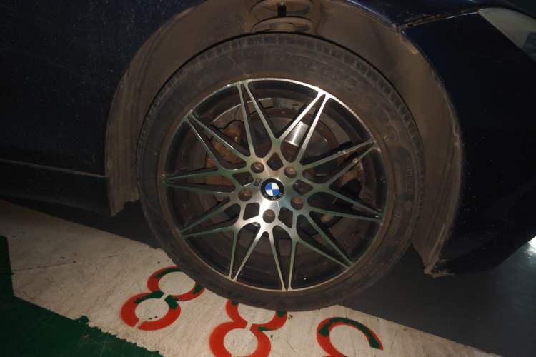 Used BMW Z4 2009 sDrive23i Leading Model Right Front Wheel Hub